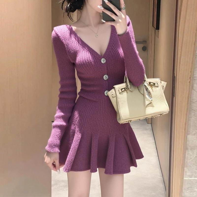 紫色V领毛衣裙子秋冬打底连衣裙女秋冬配大衣修身长袖针织连衣裙