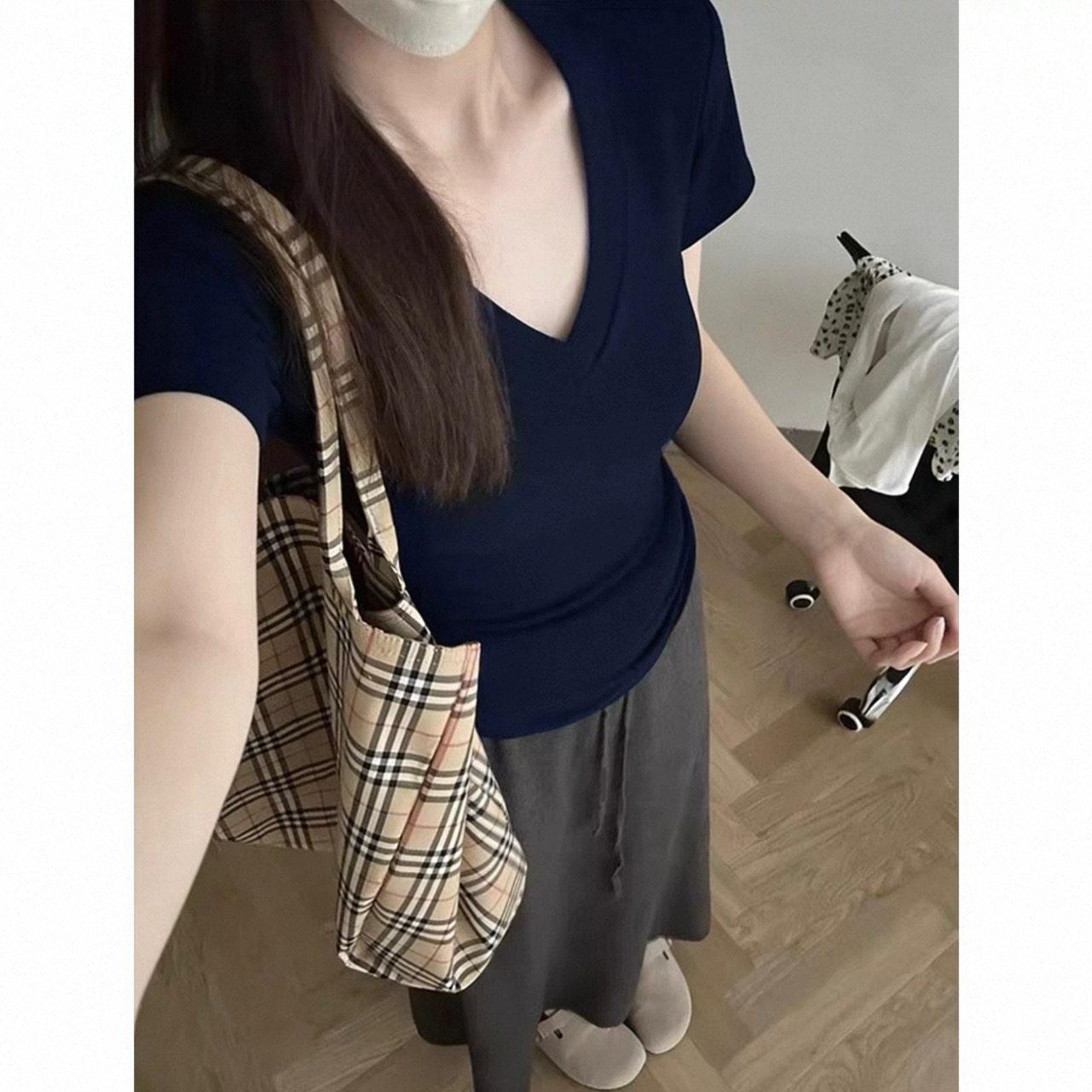 美式藏蓝色V领t恤女夏季修身显瘦内搭打底收腰辣妹百搭短袖上衣潮