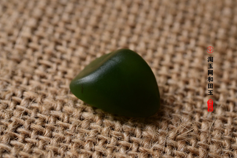 【已售展示】少见极油润浓艳菠菜绿碧玉玩籽戒面手串和田玉原籽