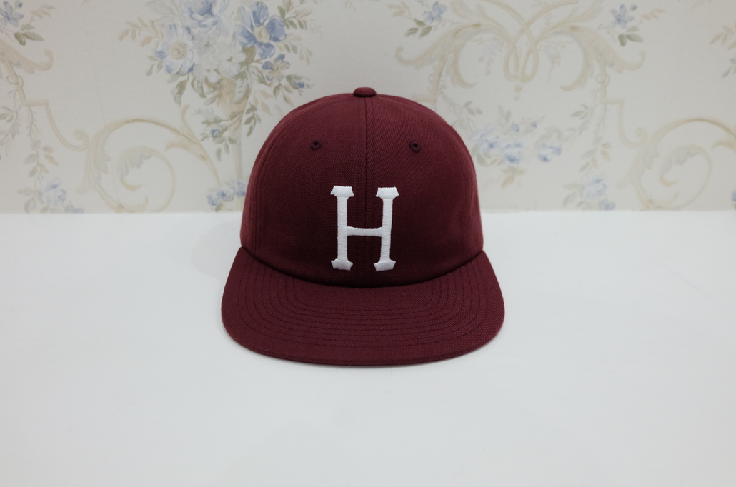 【美版 现货】huf 潮流 h 刺绣字体 羊绒皮扣棒球帽 酒红色