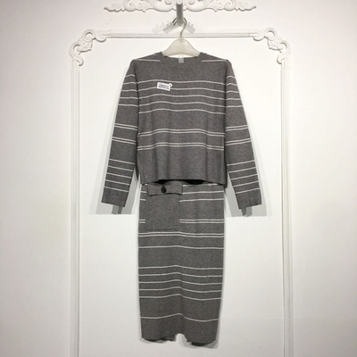 珂P系列 8083S134 时尚套装两件套品牌女装折扣颦薪