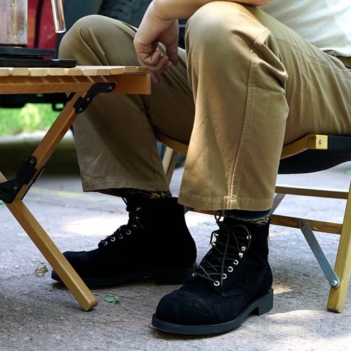 “黑洞”可以吸走所有光的伞兵靴