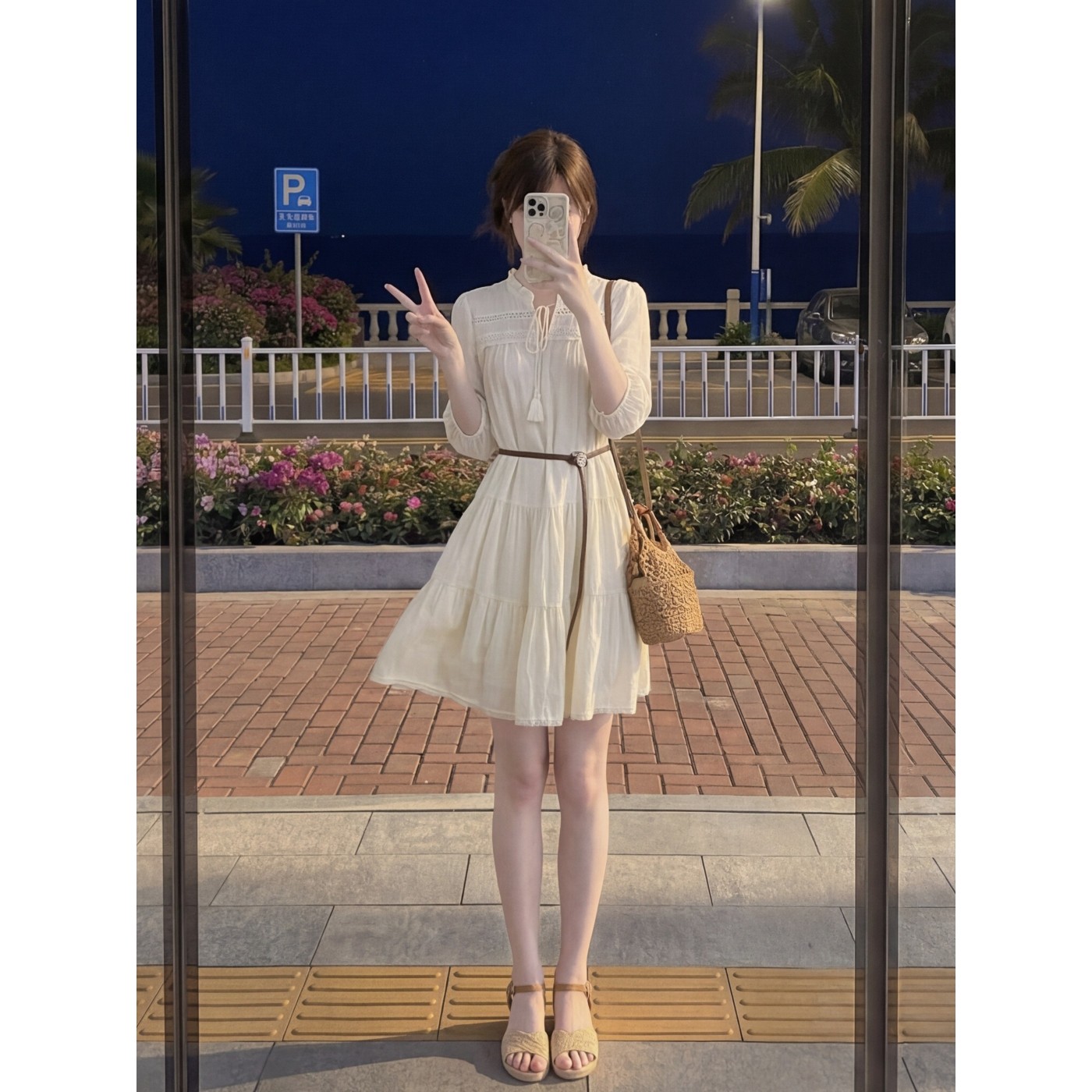 实拍有货 法式茶歇白色系带V领腰带镂空连衣裙子女夏收腰显瘦2025
