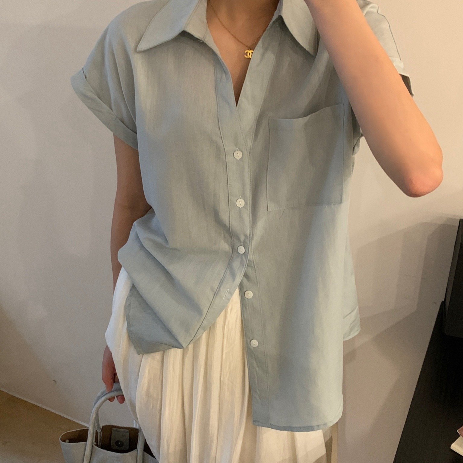 实拍夏季新款韩版糖果色宽松口袋短袖上衣休闲小飞袖简约V领衬衫