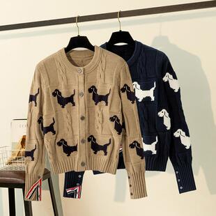 慵懒毛衣 外搭上衣短款 卡其色秋冬狗狗提花圆领麻花针织开衫 女厚款