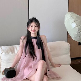 大码粉色温柔甜美风挂脖连衣裙女夏季海边气质短裙子小个子短款