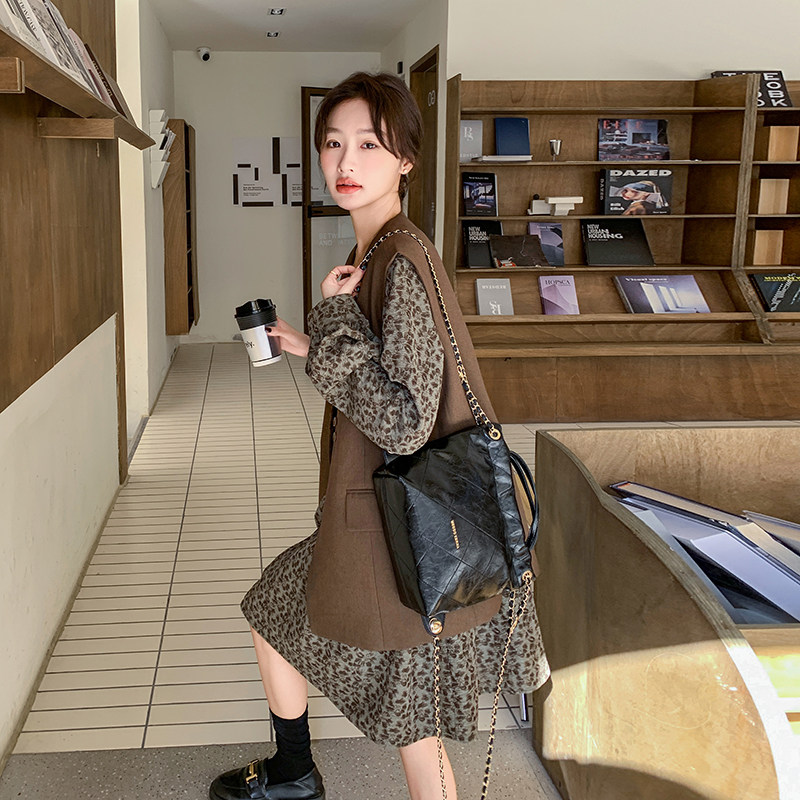 声雨竹咖色设计感西装背心套装裙女2026年秋季新款复古印花洋装两
