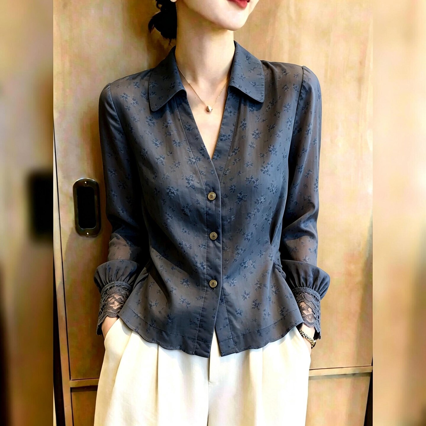 声雨竹2026秋季新款女装法式气质V领纽扣衬衫长袖灰色洋气时尚印