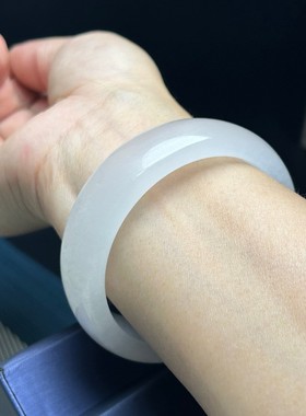 白月光玉髓手镯女冰透石英岩玉石玛瑙玉镯冰润显白素圈平安镯