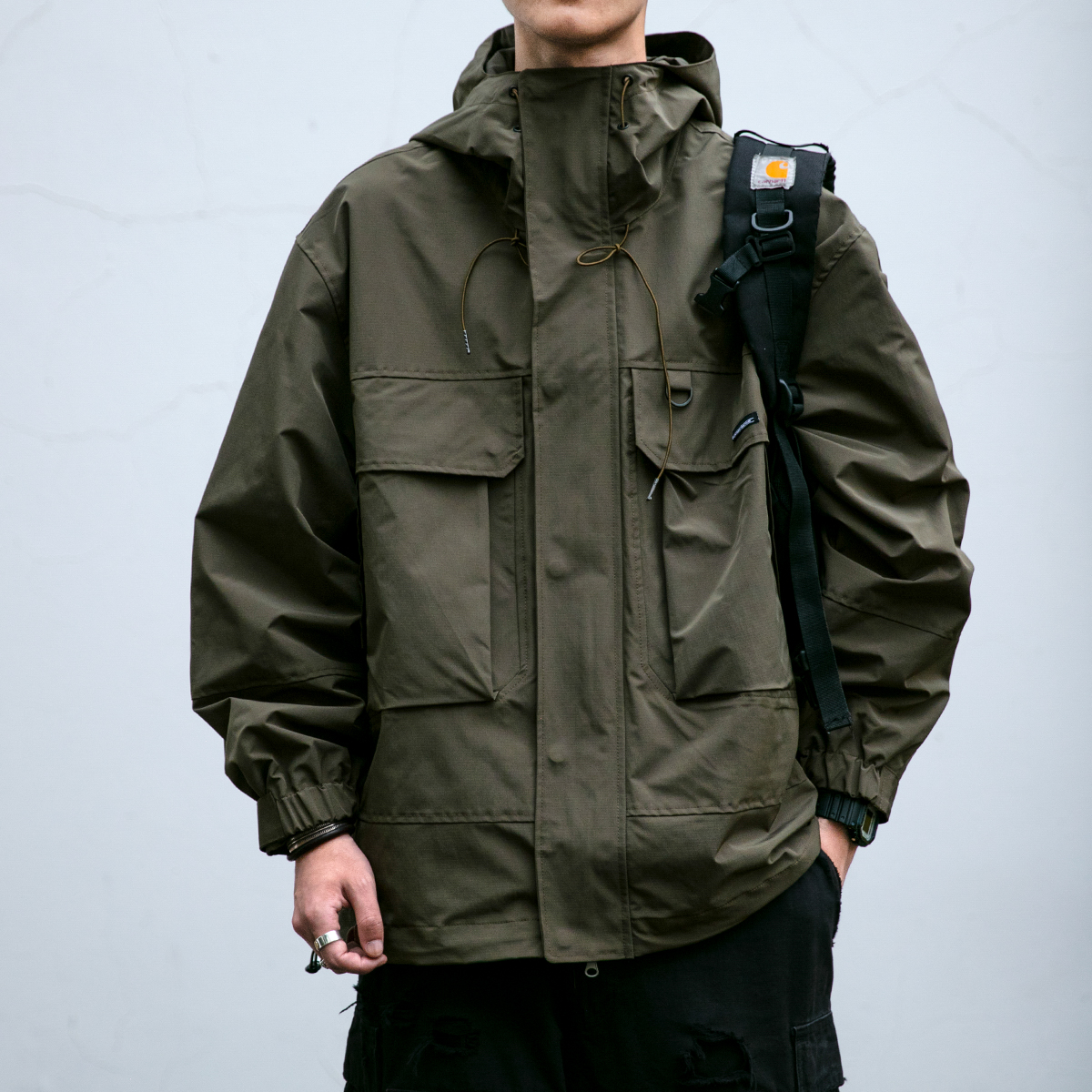 连帽春秋宽松三防冲锋衣