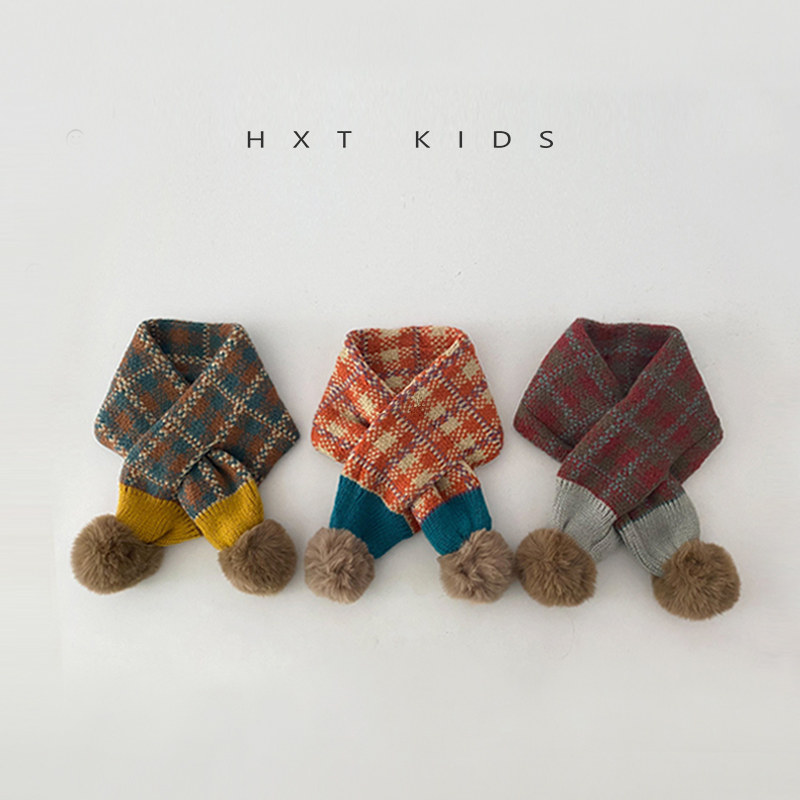 INS 한국어 스타일 어린이 스카프 겨울 대비 색상 모피 공 소년과 소녀  야외 따뜻한 크로스 스카프