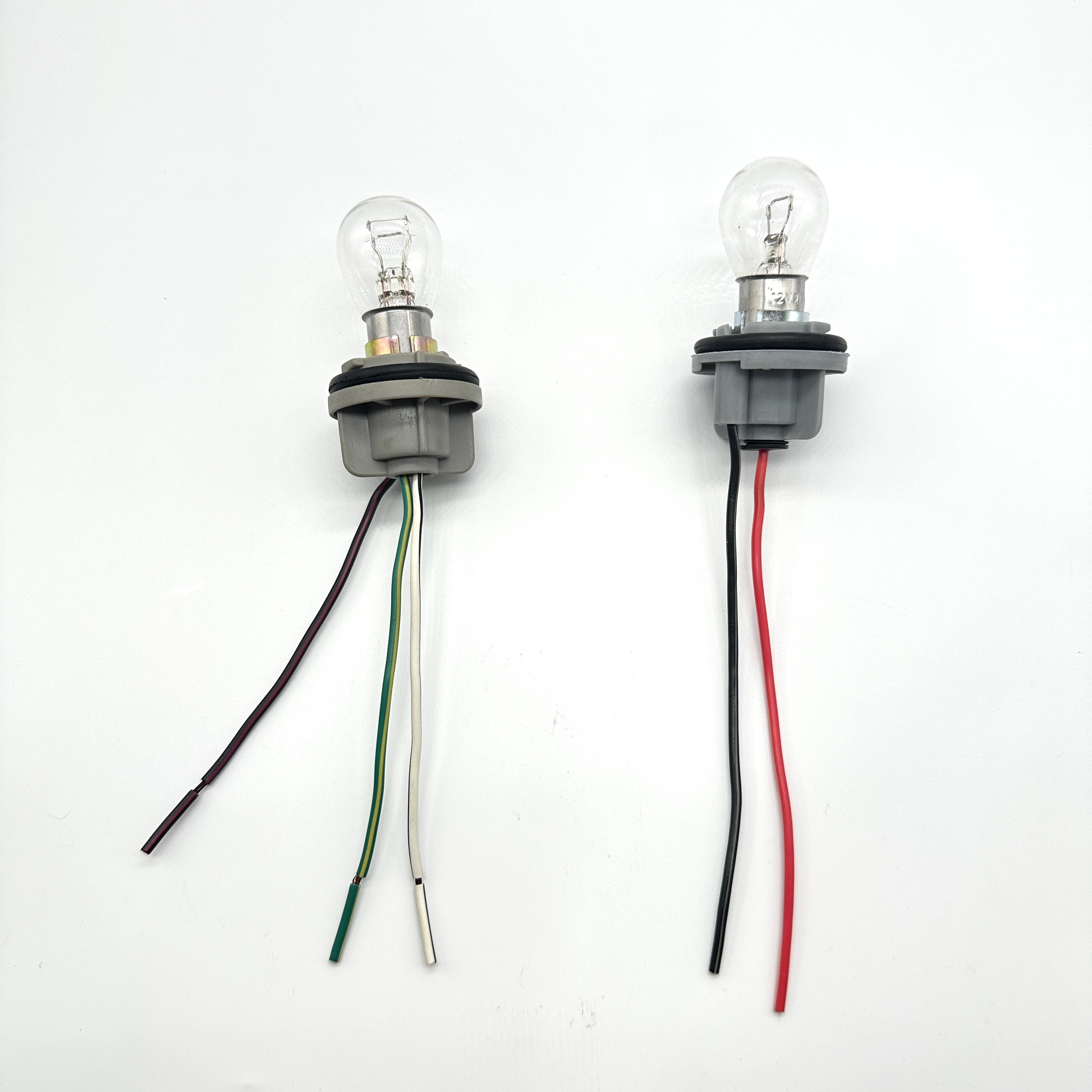 奇兵黑金刚后雾灯插头后保险杠灯