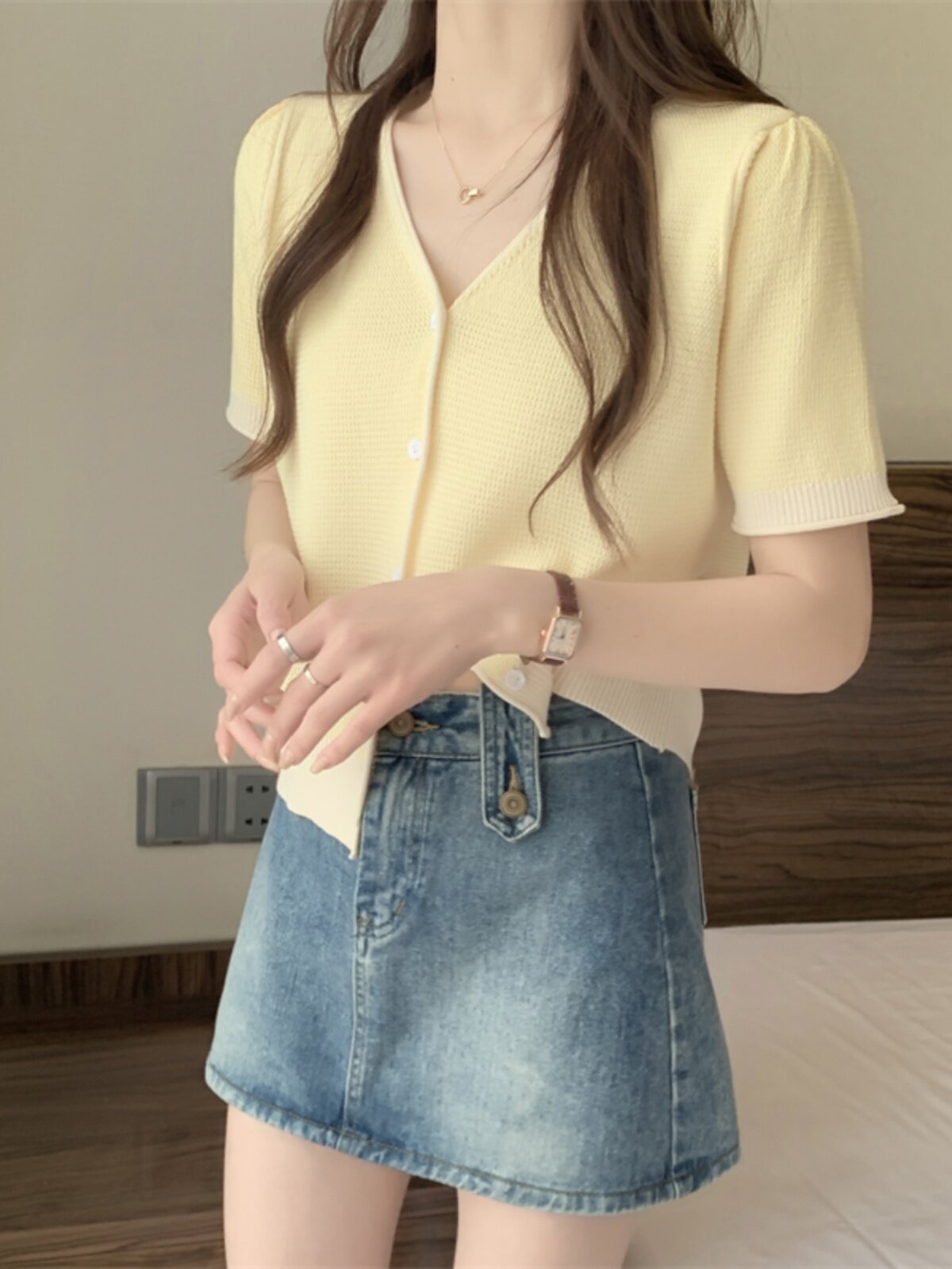 여성을위한 진주 단추 중공 얼음 실크 스웨터 2024 새로운 여름 느슨한 카디건 얇은 솔리드 컬러 단순 탑 유행