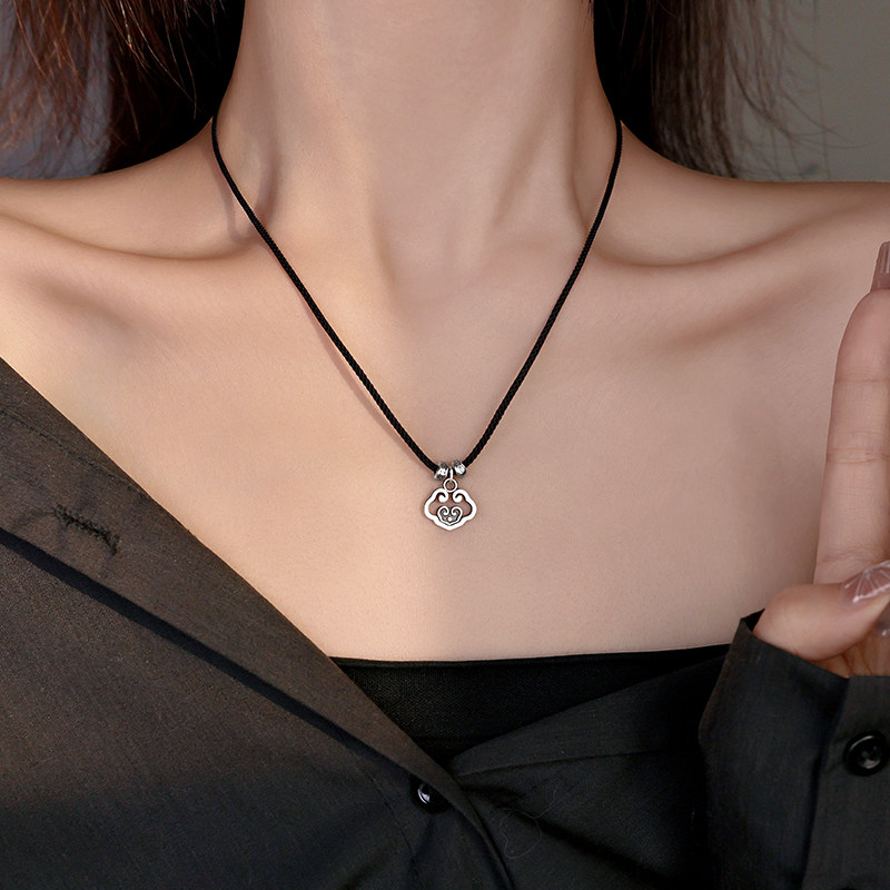 S999足银如意锁项链女纯银情人节2026新款爆款轻奢小众黑绳毛衣链