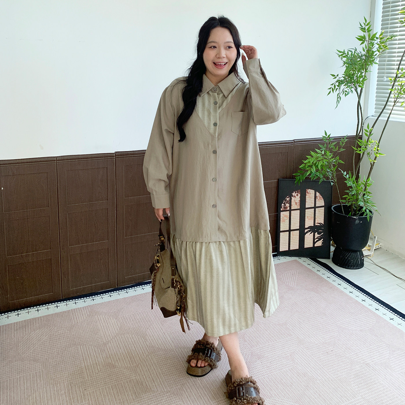 媛子家大码秋季通勤宽松遮肉显瘦胖mm纽扣衬衫拼接条纹连衣裙女