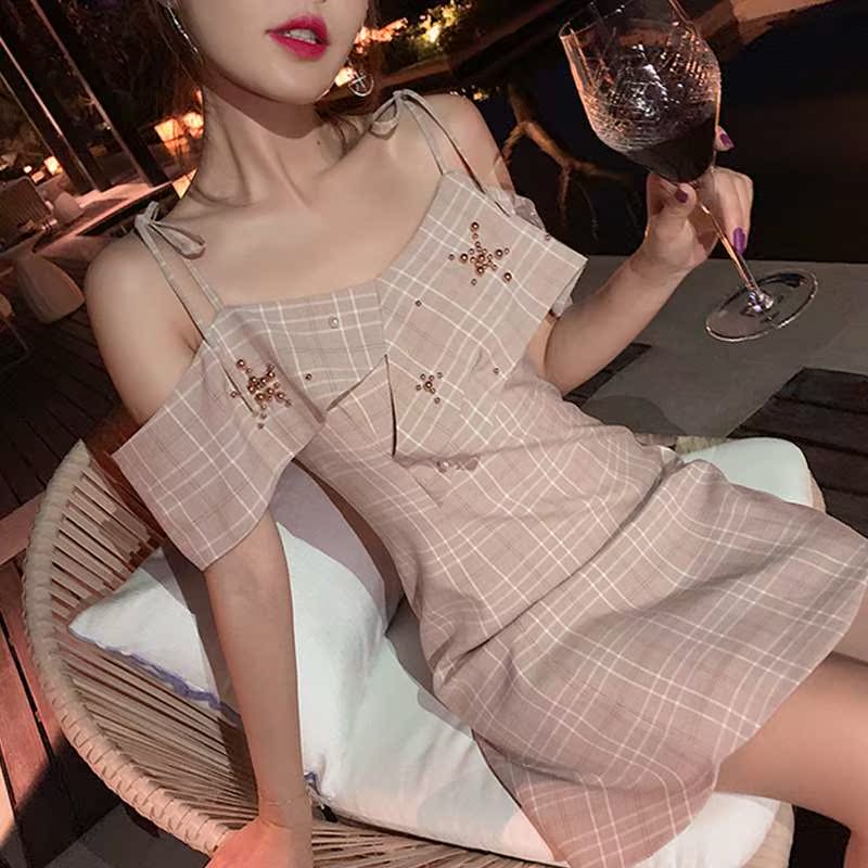 2019新款收腰一字肩小个子轻熟风女装chic名媛气质吊带连衣裙夏券后143.10元