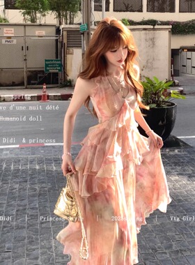 Lazy Didi爱神信筏 浪漫度假收腰连衣裙法式不规则收腰碎花吊带裙