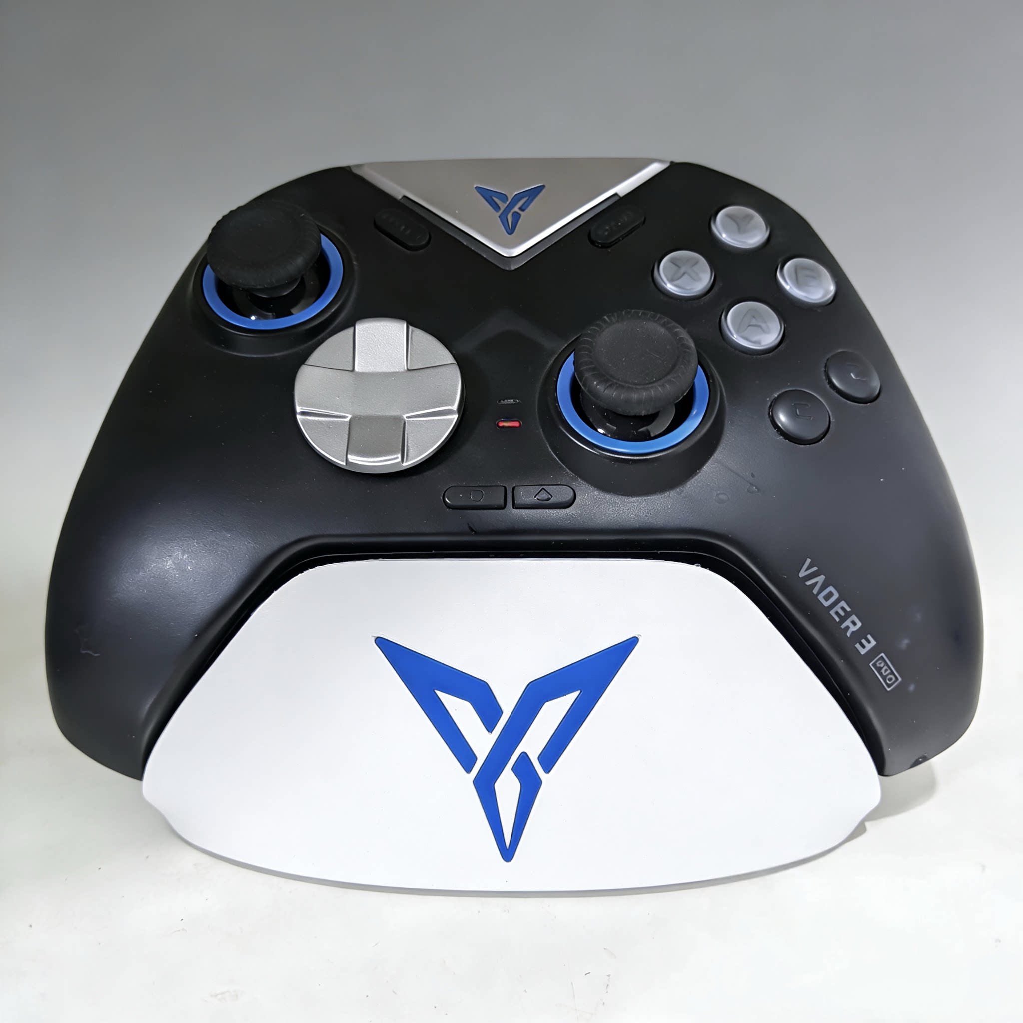 飞智八爪鱼黑武士3.4游戏手柄充电支架USB收纳可收纳接收器充电款