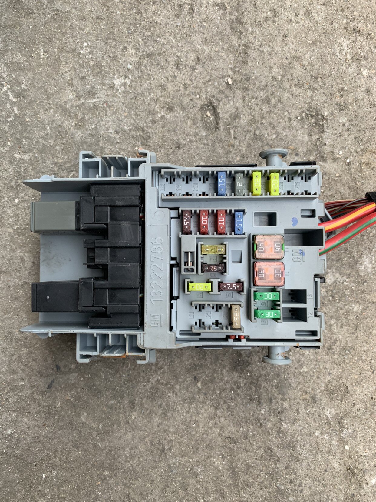 雪佛兰科鲁兹英朗新君威君越室内保险盒车身控制器仪表台下保险丝