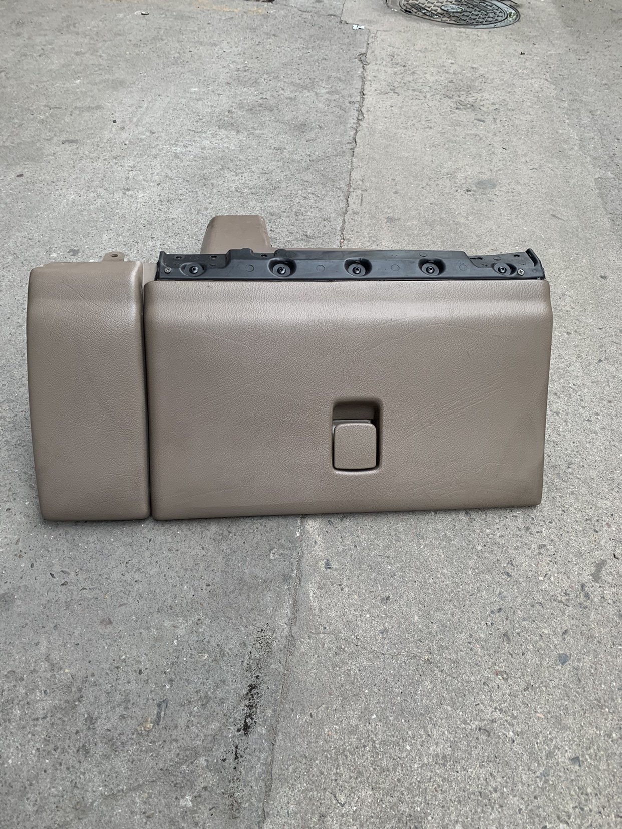适用于别克gl8陆尊仪表台杂物箱工具箱手套箱原车拆件