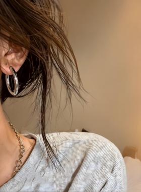 2025新款耳环小众设计感高级轻奢耳圈纯银防过敏素圈简约耳饰韩版