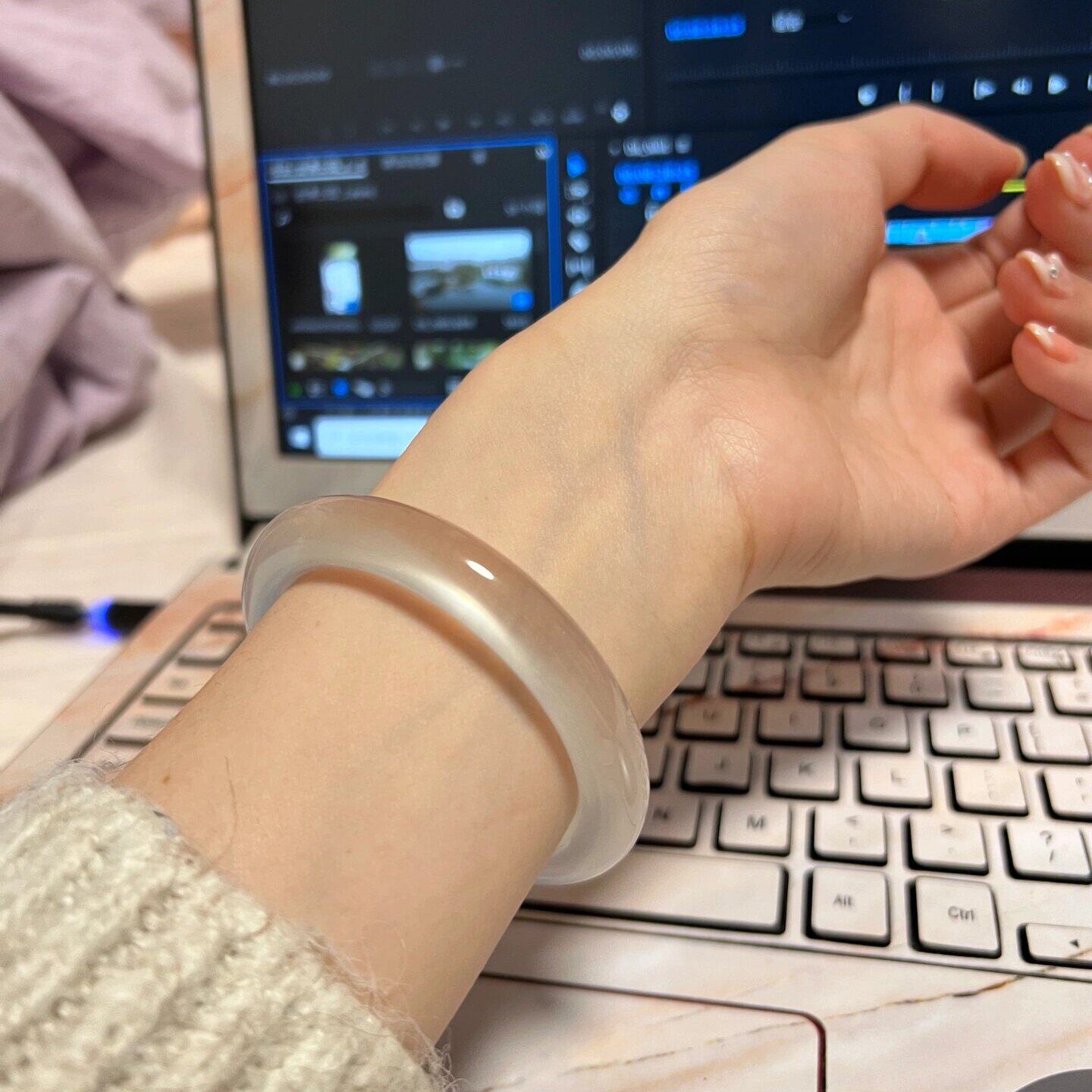 【原创】正品天然高冰透白月光玛瑙荔枝冻玉髓玉手镯马料香槟翡翠