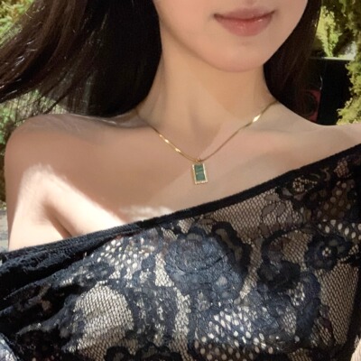 天然翡翠平安无事牌女款项链