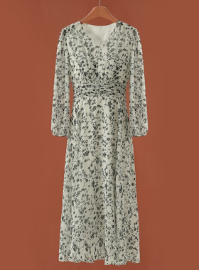 西湖阁老【庄】春装*绍 V领套头花色收腰优雅感连衣裙560