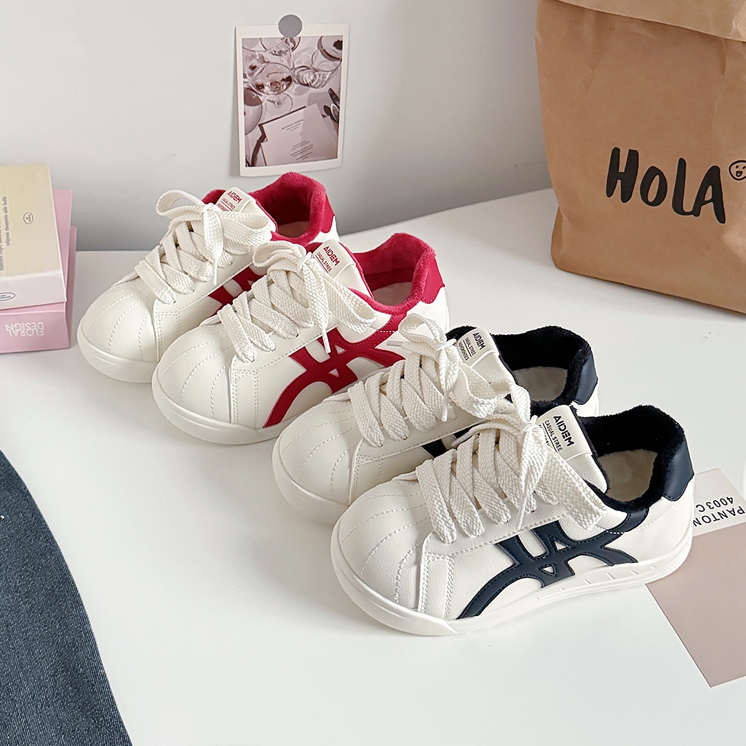 女童二棉鞋子2025秋冬新款女大童加绒运动鞋皮面初中生休闲小白鞋