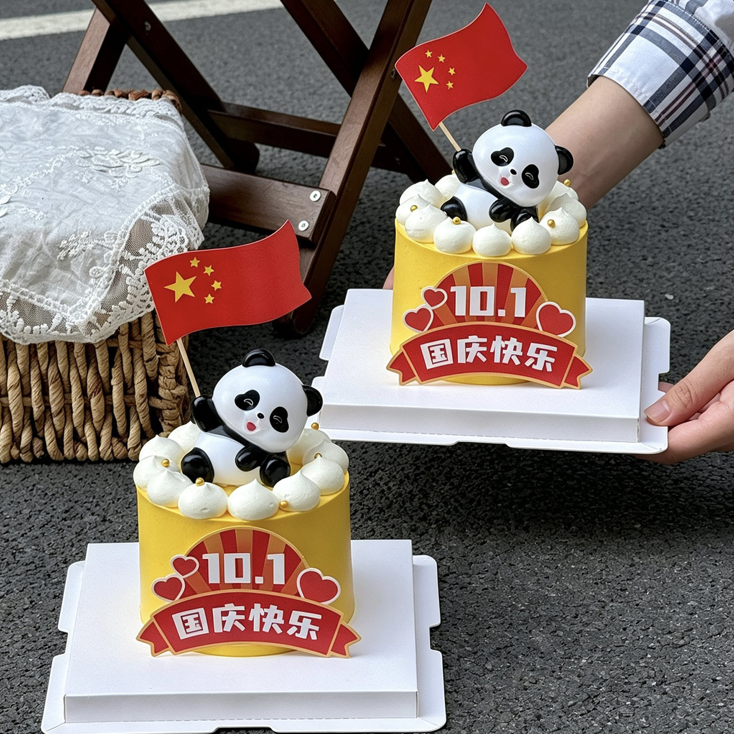 10.1国庆节快乐蛋糕装饰插牌小红旗插件可爱熊猫发光灯烘焙摆件