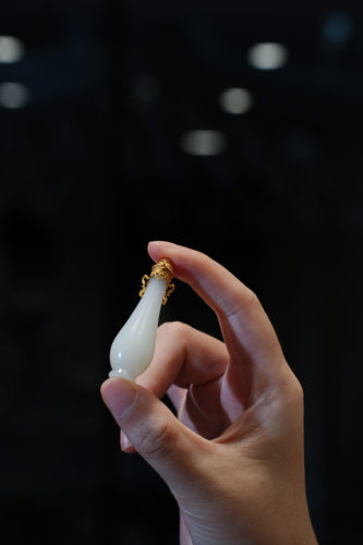 18K金镶苏工玉雕净瓶吊坠