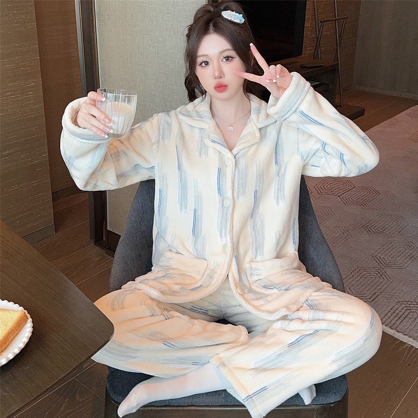 珊瑚绒睡衣女秋冬季加绒加厚套装