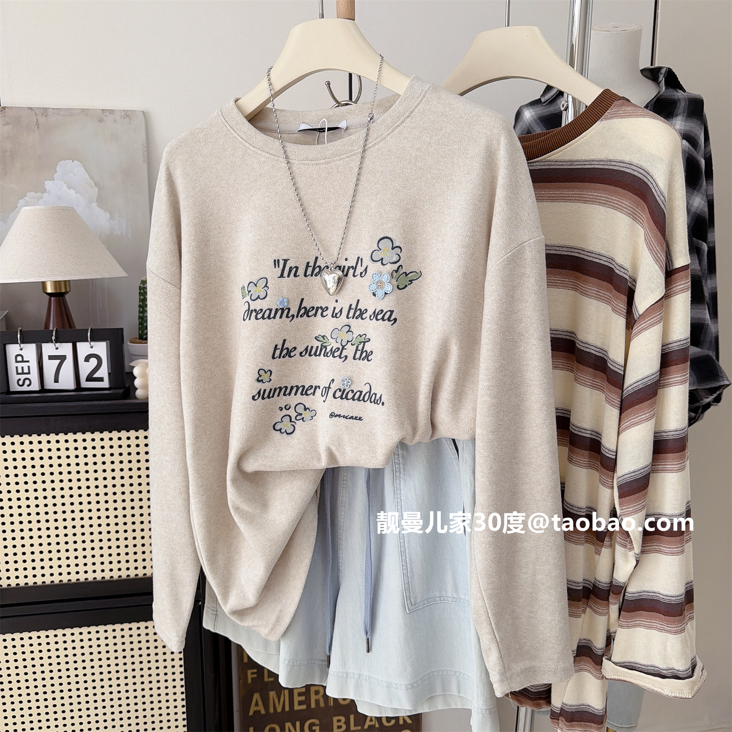 简约洋气大码打底T恤字母小花