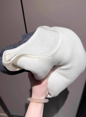 入秋高级感穿搭白色羊毛针织衫女秋冬内搭羊绒毛衣打底衫长袖上衣