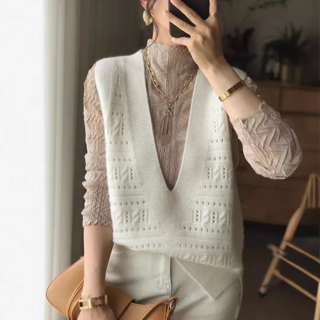 优雅气质勾花镂空深V领羊绒针织马甲女外穿宽松显瘦无袖羊毛坎肩