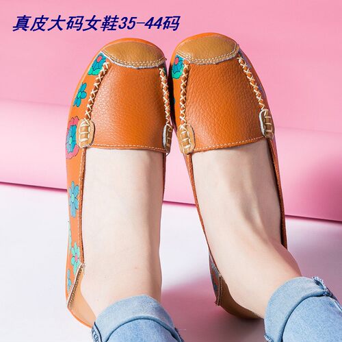 特大码女鞋41平跟软底真皮皮鞋42加大号中老年妈妈鞋43豆豆鞋秋44