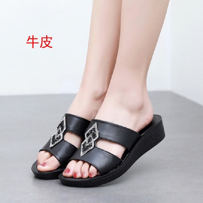 真皮沙滩坡跟软底中老年凉拖鞋