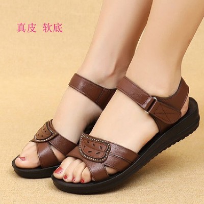 中老年平跟软底露趾防滑沙滩凉鞋