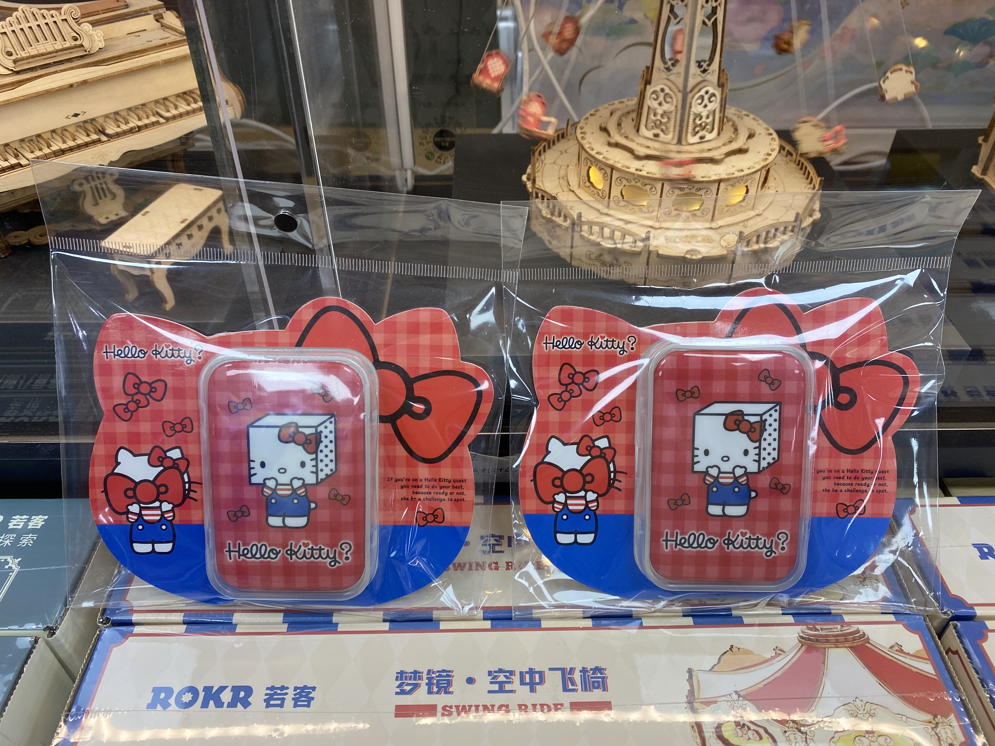 正版授权hello kitty方形吧唧简动文创正品凯蒂猫徽章明抽