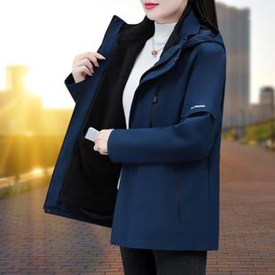 冲锋衣女款三合一2024新款中老年妈妈冬装加绒加厚保暖外套登山服