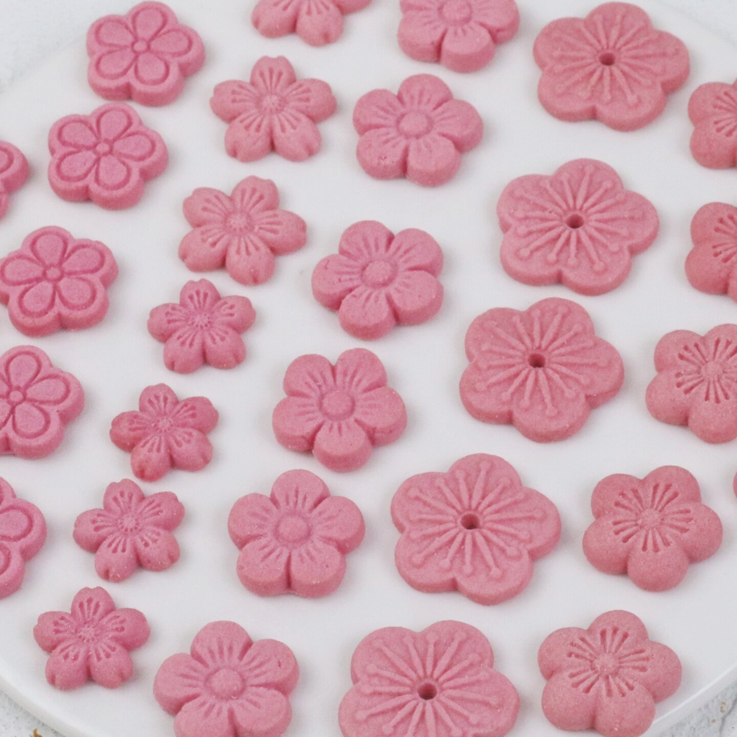 蛋糕装饰摆件混合樱花造型酥性饼干500g桶装粉色花朵饼干抹茶味