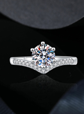 进口莫桑钻戒指S925纯银莫桑石仿真钻戒指公主皇冠D色一克拉带