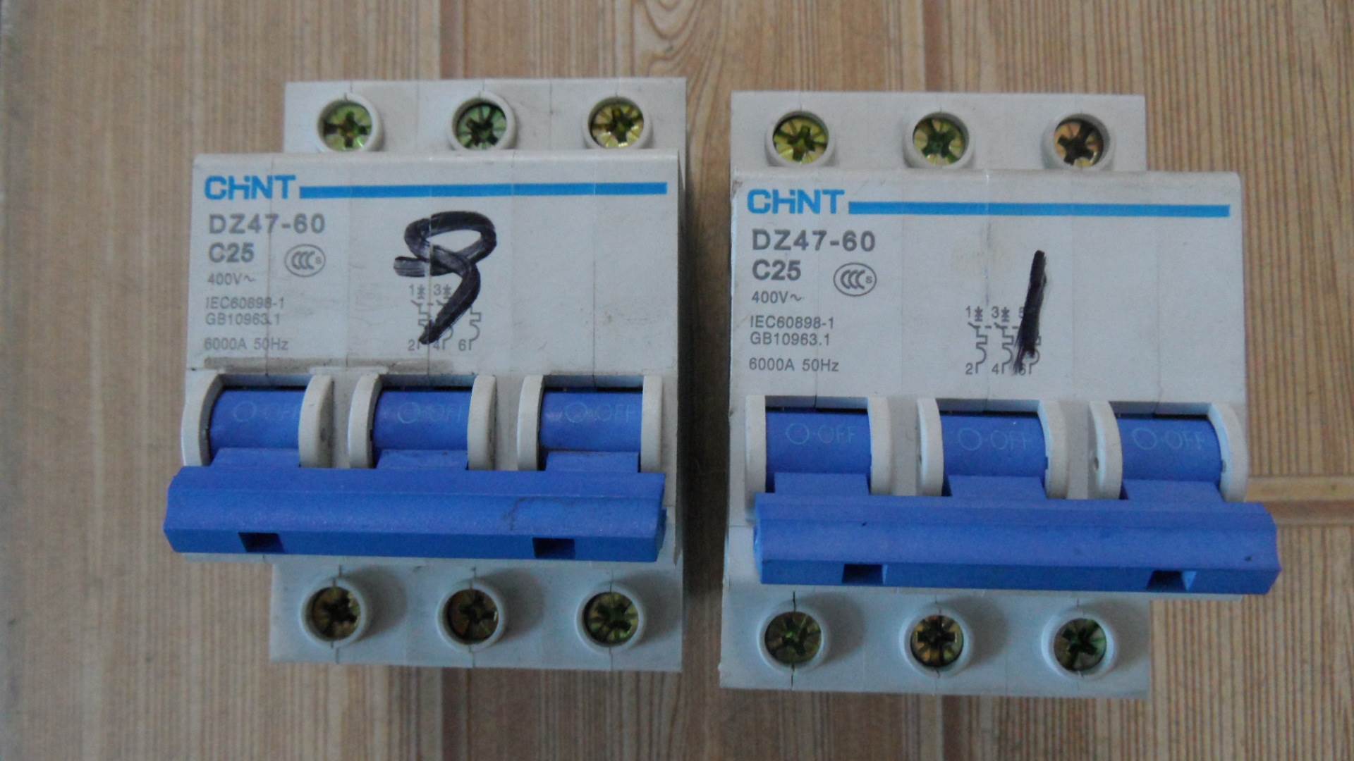 CHNT正泰空气开关断路器DZ47-60 C25 3P三极25A全新机子拆下来