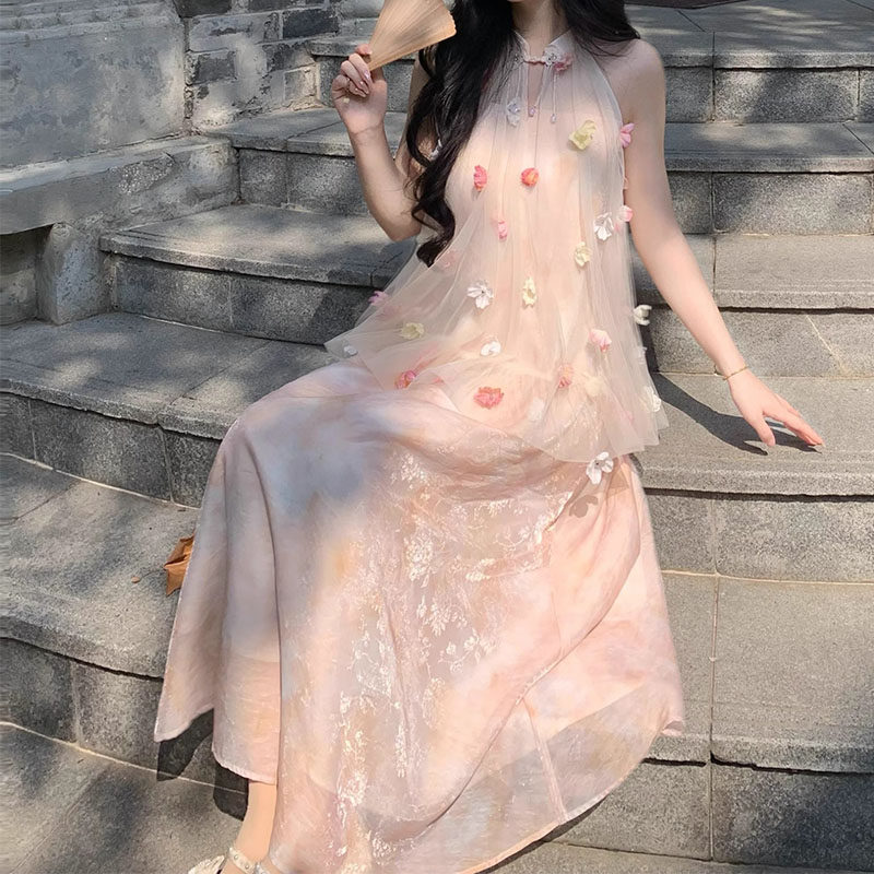 浅春系立体花朵新中式连衣裙女2025新款假两件重工挂脖粉色长裙