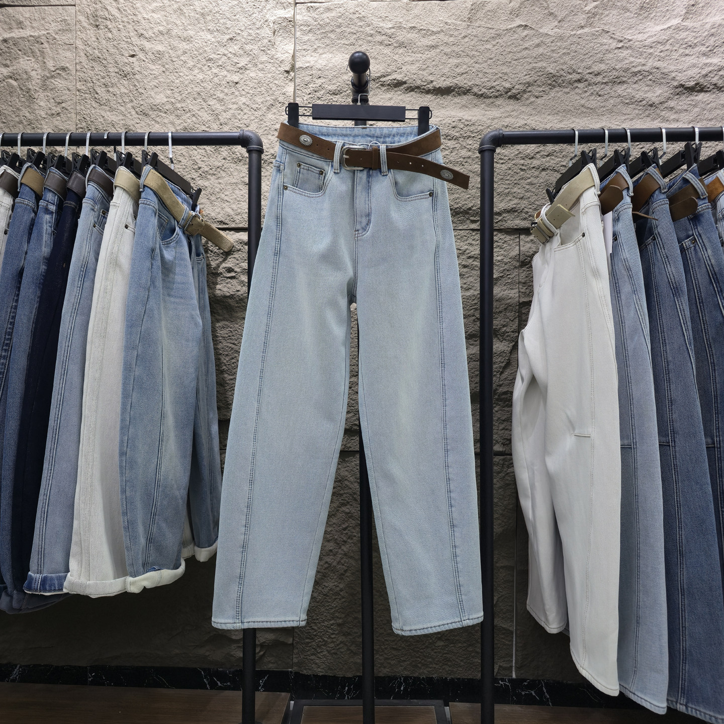 2025冬季新款浅蓝色阔腿牛仔裤女加绒加厚宽松高腰长裤弯刀拖地裤