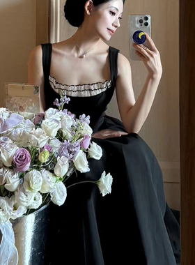 大码女装高级感法式复古黑色礼服夏季新款气质收腰显瘦吊带连衣裙