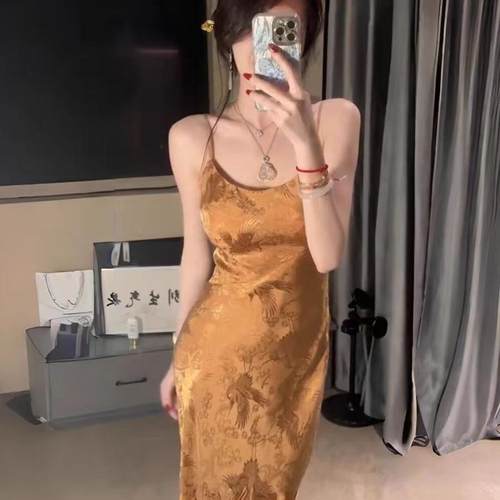 大码女装2024新款金色吊带连衣裙