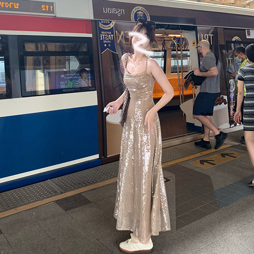 大码女装轻奢亮片生日礼服吊带裙