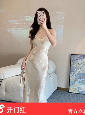 胖妹妹夏季新款大码女装修身气质性感V领白色包臀减龄吊带连衣裙