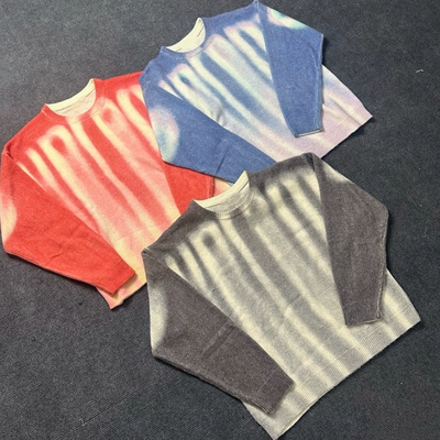 FW23 SUPREME Blurred Logo Sweater